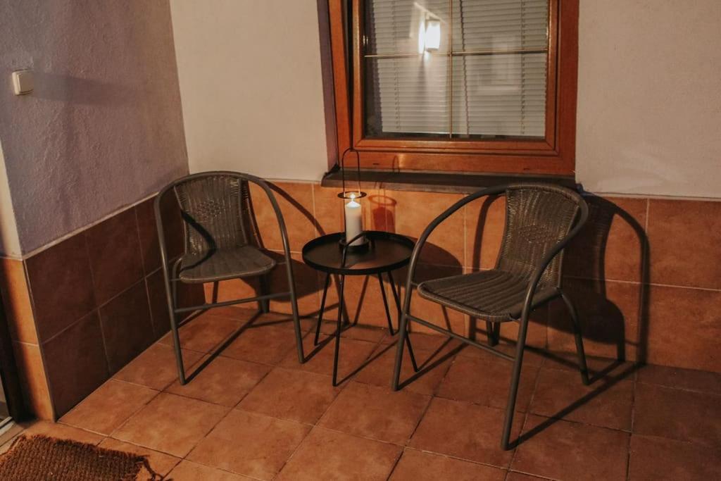 Cozy Apartment In The Heart Of The Historic City Братислава Екстериор снимка
