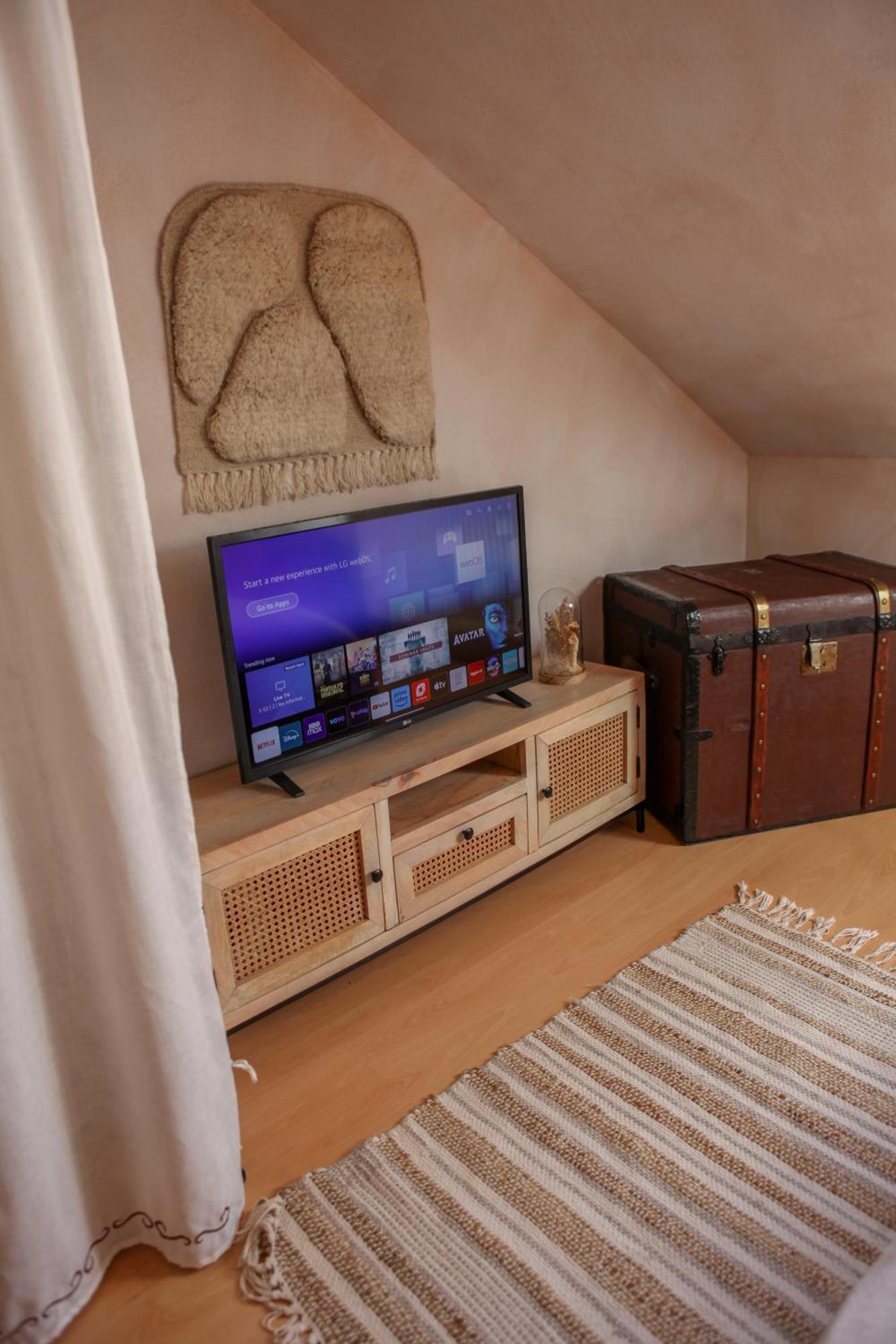 Cozy Apartment In The Heart Of The Historic City Братислава Екстериор снимка